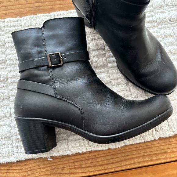 Andrea Boots Size 10 - Picture 2 of 10